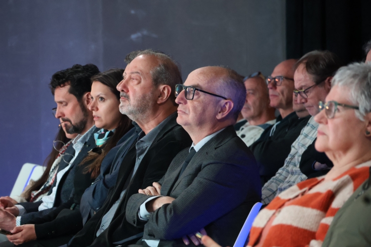 El minsitre de Finançes, Ramon Llados, entre el públic.