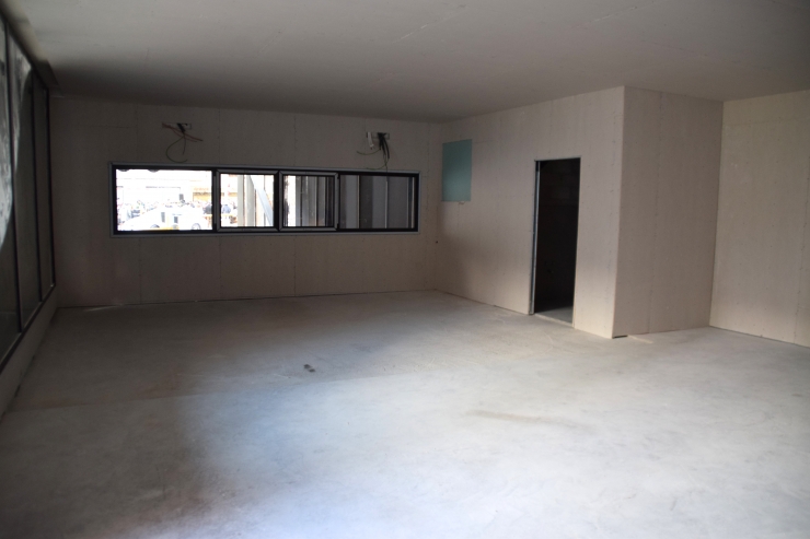 Un dels interiors dels locals que hi ha a la plaça de l'església.