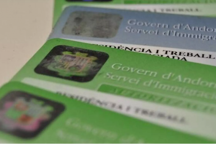 Documents de permís de residència a Andorra.