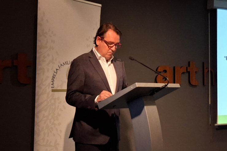El president de l'Empresa Familiar Andorrana, Daniel Aristot, fent el discurs d'inauguració de la jornada.