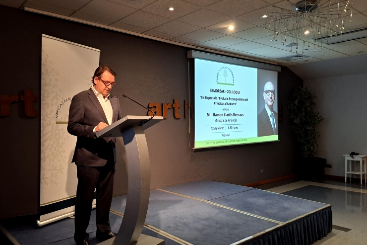 El president de l'Empresa Familiar Andorrana, Daniel Aristot, fent el discurs d'inauguració de la jornada.