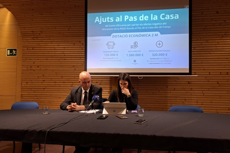 El cònsol menor d'Encamp, Xavier Fernàndez, amb la cònsol major d'Encamp, Laura Mas.