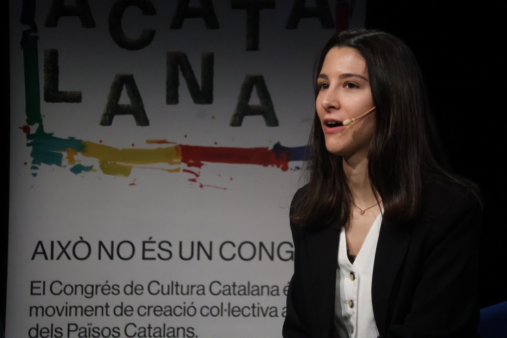 L'economista Laura Llussà durant la xerrada 'El català al món dels negocis'.
