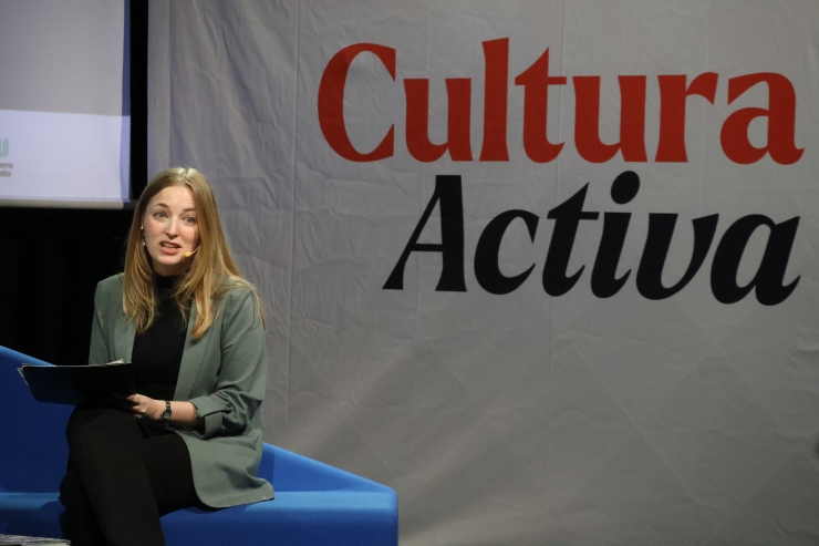 La responsable de recursos humans del centre d'oci Unnic, Marina Llompart, durant la xerrada 'El català al món dels negocis'.