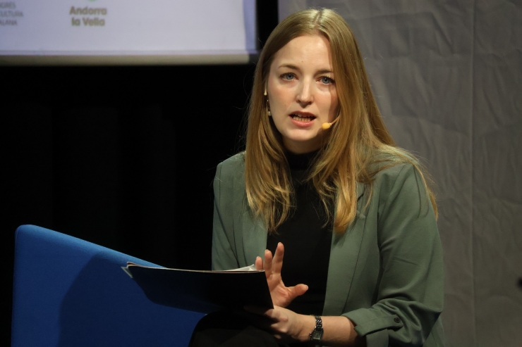 La responsable de recursos humans del centre d'oci Unnic, Marina Llompart, durant la xerrada 'El català al món dels negocis'.