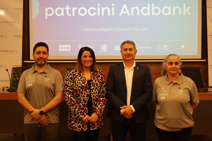 El director tècnic, Alfonso Maltrana; la directora Banca País d'Andbank, Maria Suárez; el president de la FAN, Joan Clotet; i la directora Natació artística, Natàlia Meca.