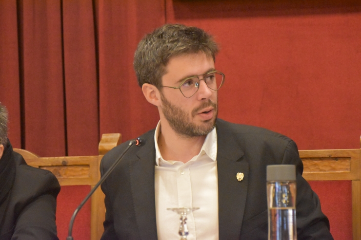 El cònsol major, Cerni Cairat, durant sessió de consell de comú.