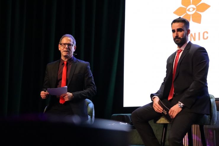 El director de màrqueting, Pedro Moran, i el director general d’UNNIC, Jose Fulgencio Cano,  durant la roda de premsa del tercer aniversari d’Unnic.
 