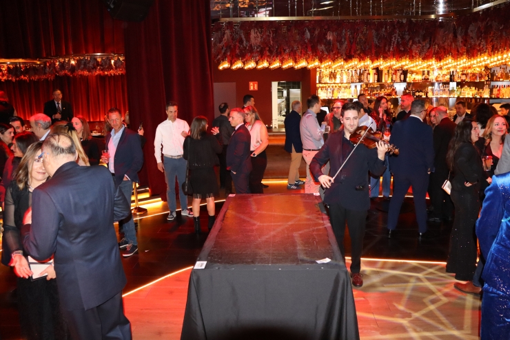 Convidats durant la festa d'aniversari d'Unnic.