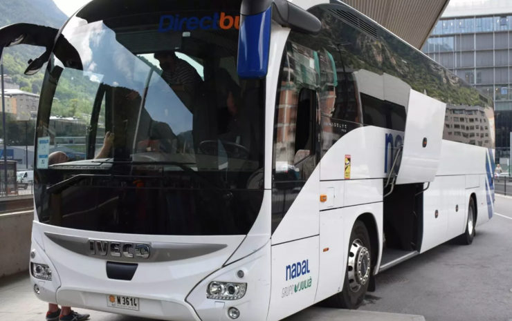 Un autocar a l'Estació Nacional d'Autobusos.