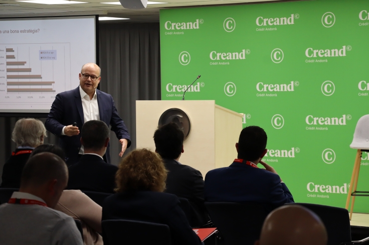 El professor de l’IESE Business School, Ricard Gil, durant la conferència.