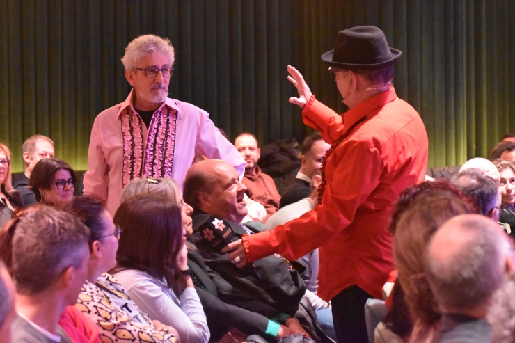 Un moment de l'espectacle amb el públic.