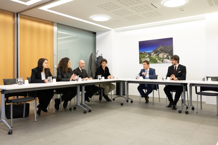 Un moment de la sessió constitutiva de la comissió de legislatura per a la modificació de la LOGTU, amb el president Jordi Casadevall i la vicepresidenta Gemma Riba.