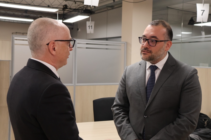 El ministre de Finances, Ramon Lladós, i director del Departament de Tributs i Fronteres, Carles Ferreira, durant roda de premsa.