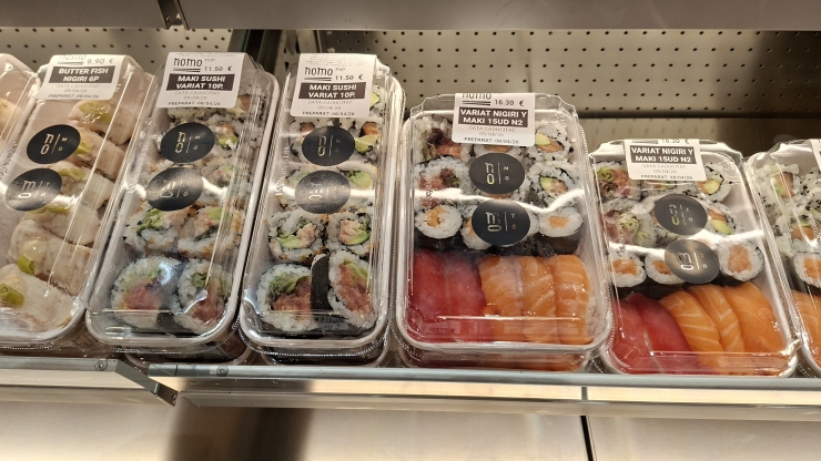 Diferents varietats de sushi.
