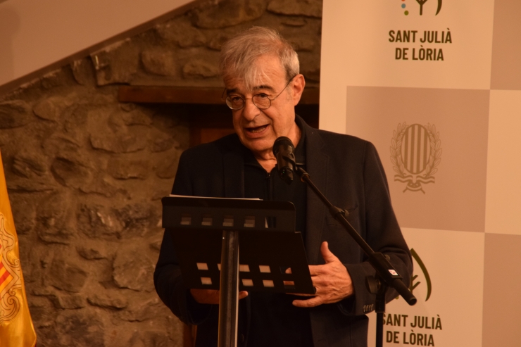 El ministre de Relacions Institucionals, Educació i Universitats, Ladislau Baró, durant l'acte de reconeixements als investigadors que han rebut ajuts de recerca.