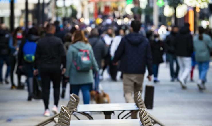 Una terrassa buida de l'Avinguda Meritxell a l'hivern.