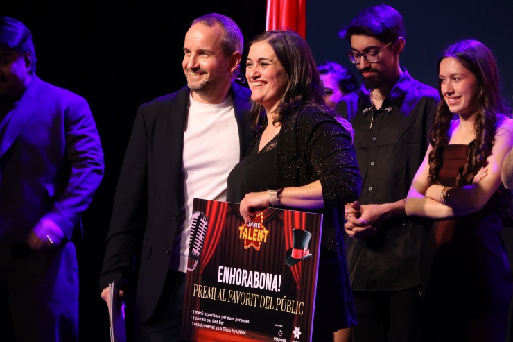 El premi del públic ha recaigut sobre la humorista Elisa Patakas.