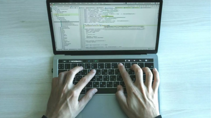 Un ordinador portàtil.