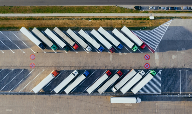Uns camions estacionats.