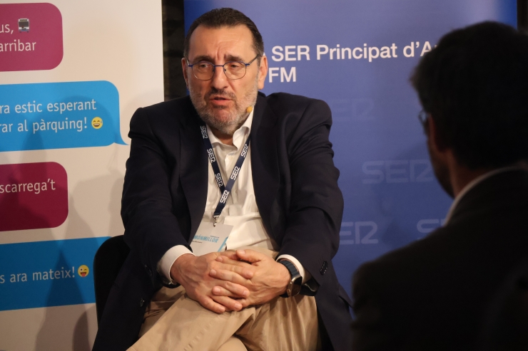 El ponent de les jornades 'Un Mon Millor', Jordi Ficapal, durant la xerrada.