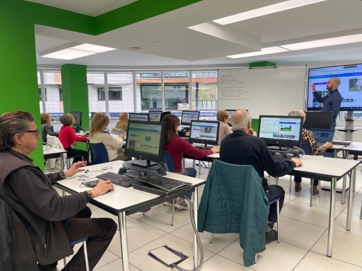 Creand Fundació comença una nova edició del programa d'activitats 'Viu en gran', la nova denominació que rep l'oferta d'iniciatives adreçades a persones de més de 60 anys, destinada a promoure un envelliment actiu i saludable.
