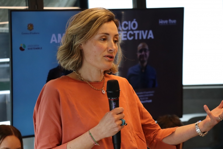 La directora del departament de Medi Ambient i Sostenibilitat, Sílvia Ferrer, durant l'acte.