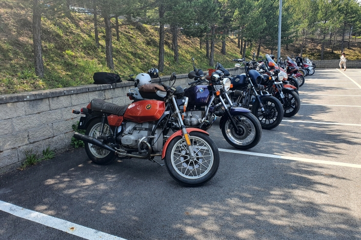 Un conjunt de motos que van participar en l'edició passada en el Distinguished Gentleman's Ride.