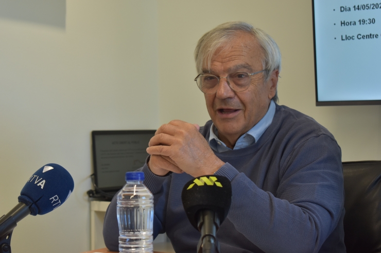 El president de l'APTA, Josep Duró, en roda de premsa.