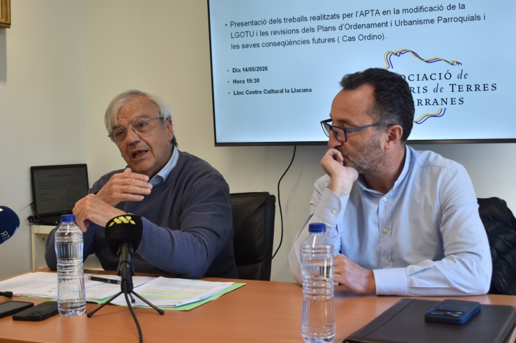 El president de l'APTA, Josep Duró, i el secretari de l'ens, Jordi Cerqueda, en roda de premsa.
