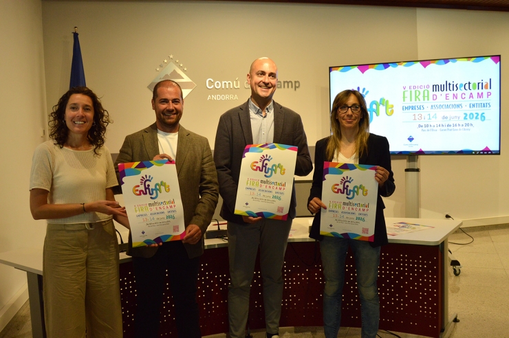 El cònsol menor d'Encamp, Xavier Fernàndez i el conseller de Finances, Esports i Reactivació Econòmica, Nino Marot, amb les responsables del departament de Reactivació Econòmica Mar Querencia i Anna Canals.