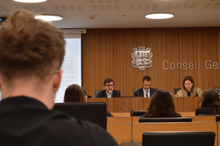 El president del consell d’administració de la Caixa Andorrana de Seguretat Social, Marc Galabert, i el president de la comissió gestora del Fons de Reserva de Jubilació, Jordi Cinca, durant la compareixença davant la comissió legislativa de seguiment i sostenibilitat de les pensions de la CASS.