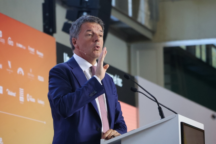 El senador i ex primer ministre d'Itàlia, Matteo Renzi, durant el seu discurs.
