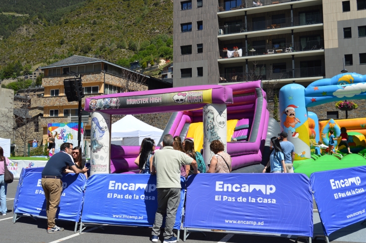 Inflables per als infants a l'Enfira't.