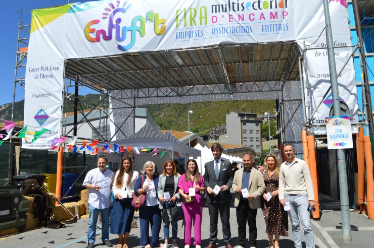 Les autoritats en la visita a l'Enfira't.
 