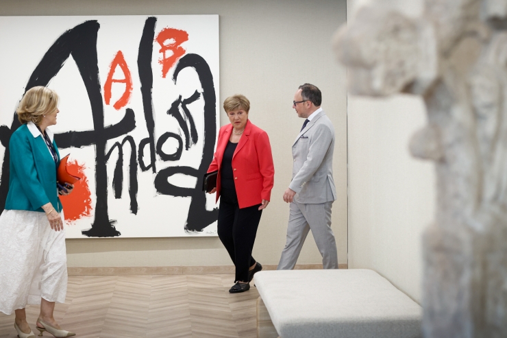 Un moment de la trobada de la directora gerent de l'FMI, Kristalina Georgieva, amb el cap de Govern, Xavier Espot.