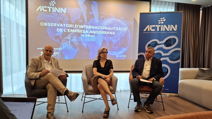El director irector general d'Actinn, Ignasi Martín, amb la Directora d'Andorra Business, Judit Hidalgo, i el president d'Actinn, Albert Moles, presentant l'Observatori d'Internacionalització de l'Empresa Andorrana.
