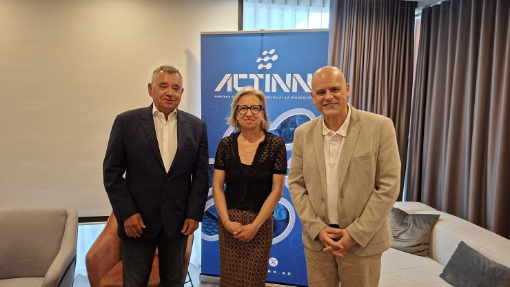 El director irector general d'Actinn, Ignasi Martín, amb la Directora d'Andorra Business, Judit Hidalgo, i el president d'Actinn, Albert Moles, presentant l'Observatori d'Internacionalització de l'Empresa Andorrana.