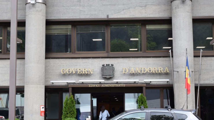 L'entrada a l'edifici administratiu del Govern.
 