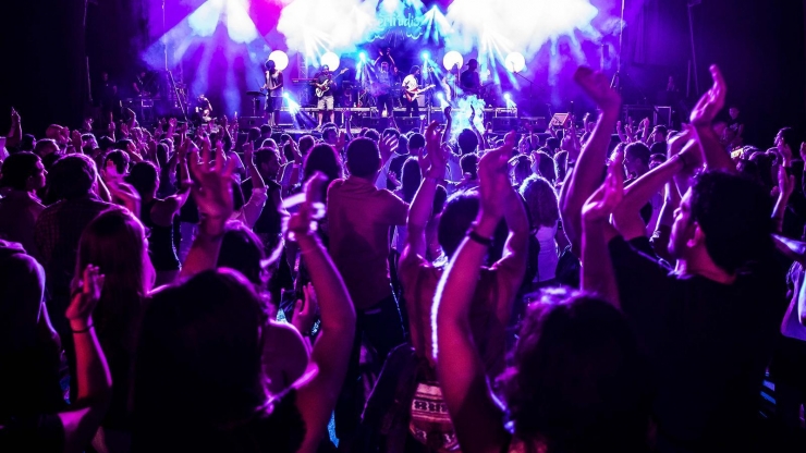 Públic en una festa.
