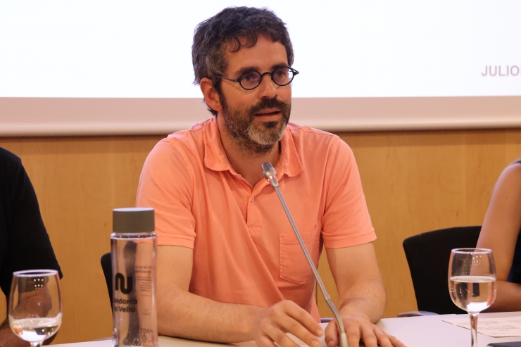 Els membre de l'associació, Lluís Ginjaume, en roda de premsa per explicar l'associació Estaló.
