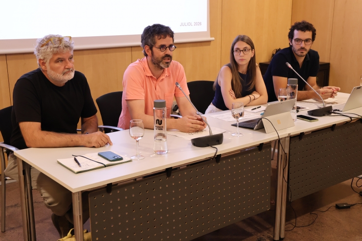 Els membres de l'associació, Gerard Veciana, Lluís Ginjaume, Andrea Doncel i Gerard Fontanet, en roda de premsa per explicar l'associació Estaló.