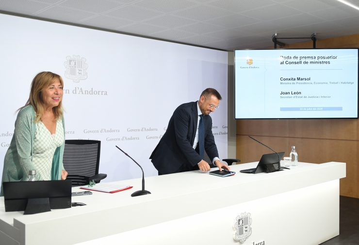 El Secretari d'Estat de Justícia i Interior, Joan León, i la ministra de Presidència, Economia, Treball i Habitatge, Conxita Marsol.
