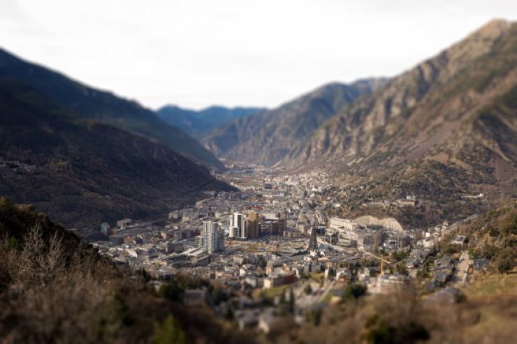 Vista aèria d'Escaldes-Engordany i Andorra la Vella.
