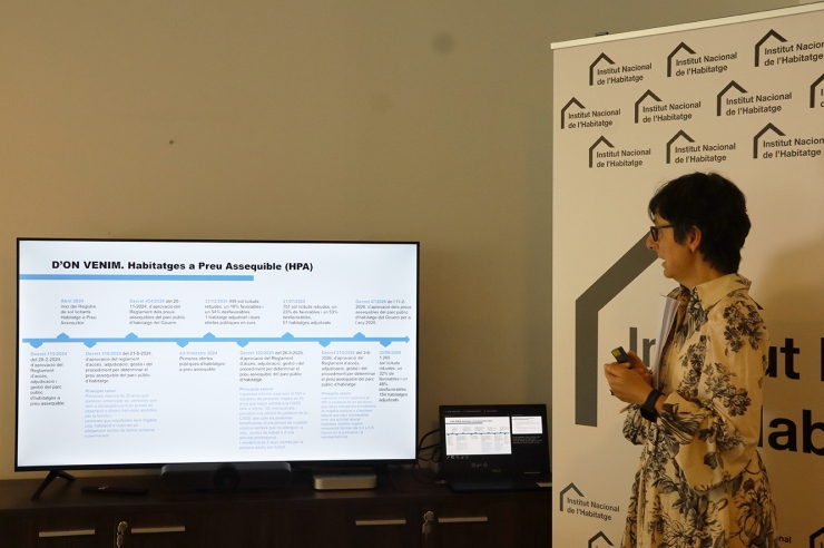 La directora de l'Institut Nacional de l'Habitatge, Marta Alberch, en la presentació de les dades actualitzades del registre d’habitatges de preu assequible.