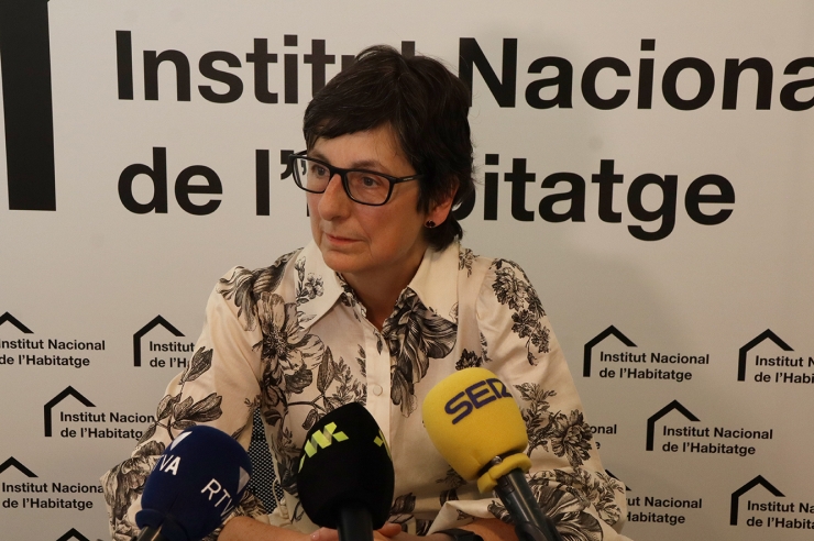La directora de l'Institut Nacional de l'Habitatge, Marta Alberch, en la roda de premsa en les instal·lacions de l'Institut Nacional de l'Habitatge.