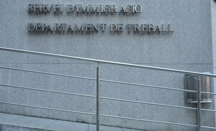 L'edifici del Servei d'Immigració.