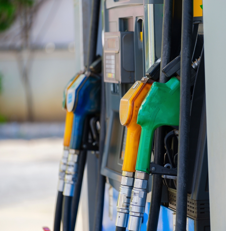 Imatge referencial d'assortidors en una gasolinera.
