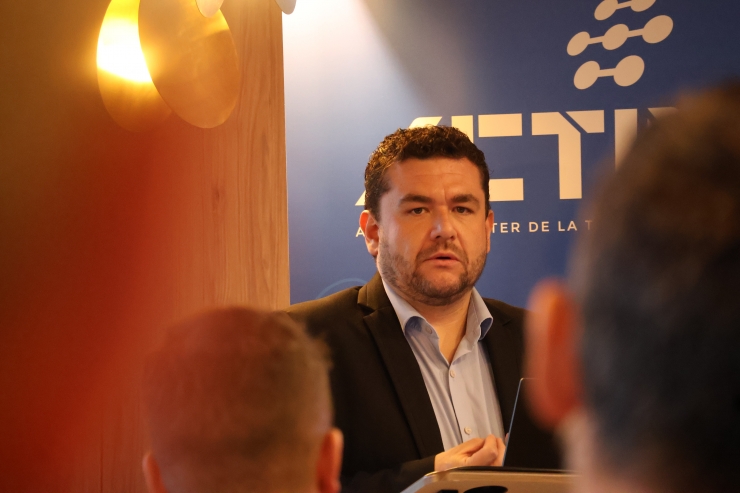 Yobany Barbosa, responsable de l’àrea de ciberseguretat de Var Group Andorra, durant la sessió.