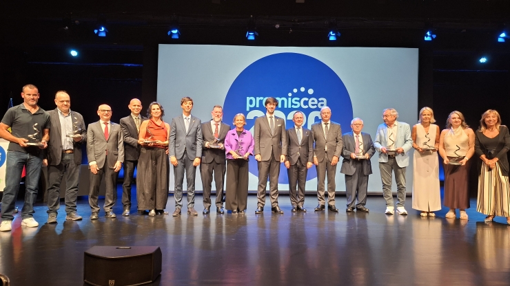 Els premiats de la gala amb les autoritats del país.